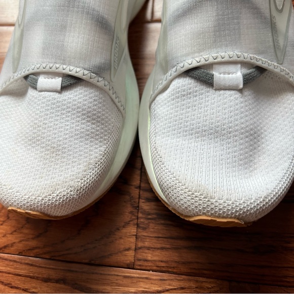Women’s Brooks - Picture 3 of 5